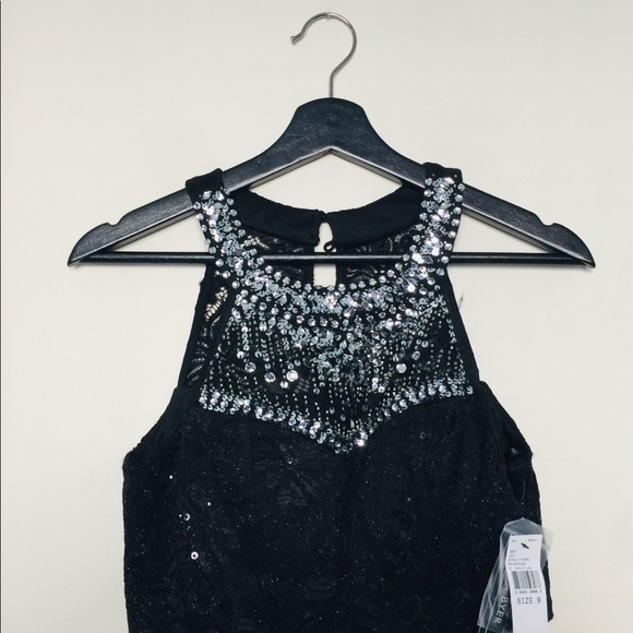 Beautiful top - Picture 2 of 8